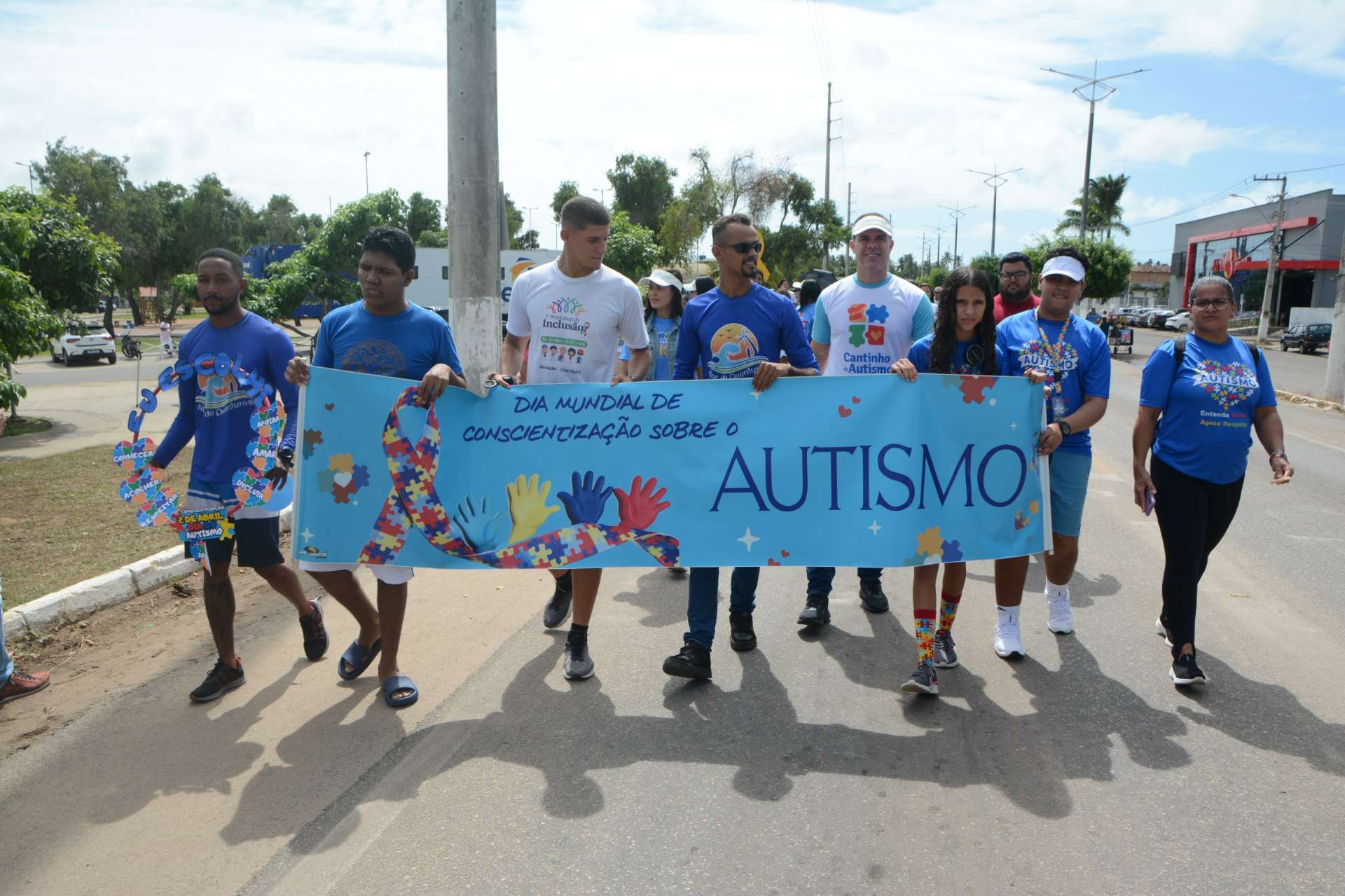 Coruripe se une em caminhada pela conscientização do autismo: informação gera empatia, empatia gera respeito!